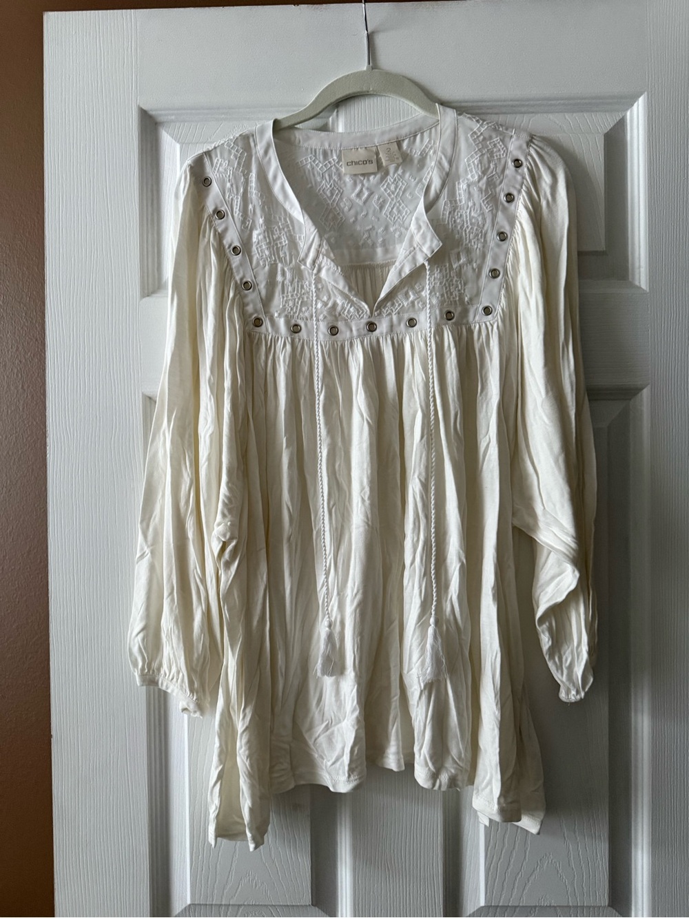Chico’s White Lace Embroidered Peasant Blouse Grommet Tassel Top Size 2 M/L